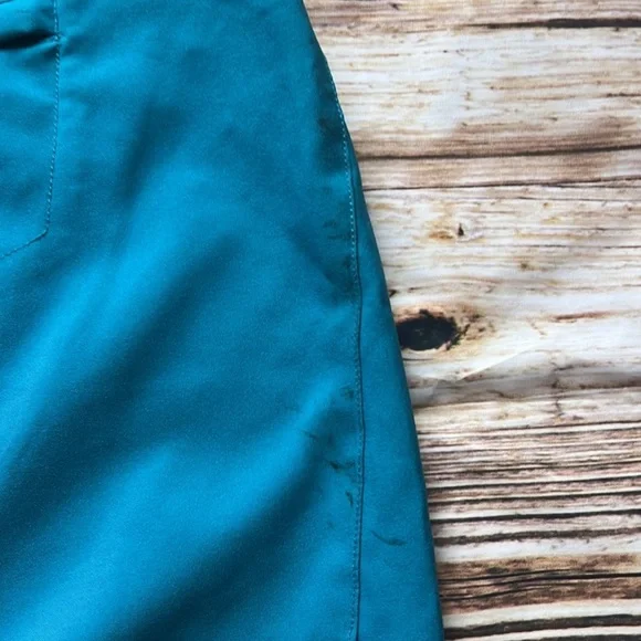 **SOLD** 💪🏽 Women’s The North Face Swim Trunks - Picture 3 of 4